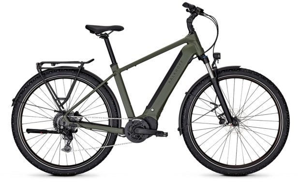 E-Bike in mattem Olivgrün mit Gepäckträger und urbanem Design.